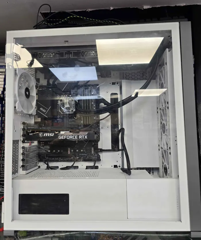 PC gamer blanc vitré monté par Cash Play, carte graphique MSI GeForce RTX